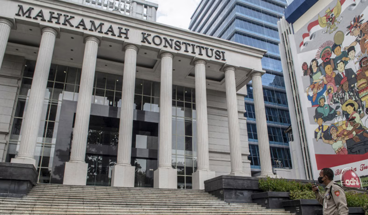 Lawyer Challenges Social Organisations Law at Constitutional Court, Claiming Foundation Regulations Should Not Apply to Foundations