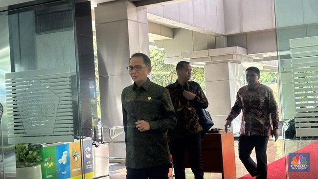 Several Insurance Companies Collectively Submit Financial Reports, What's Going On?