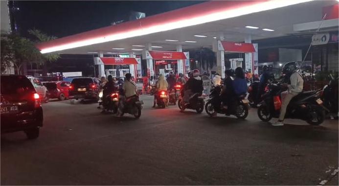 Fuel Prices Remain Unchanged, but Cirebon Residents Still Queue at Petrol Stations