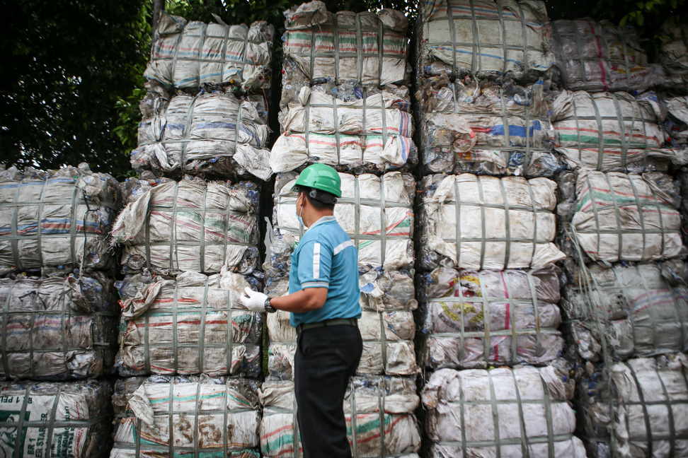 Plastic Prices Rise, Government Seeks New Supplies