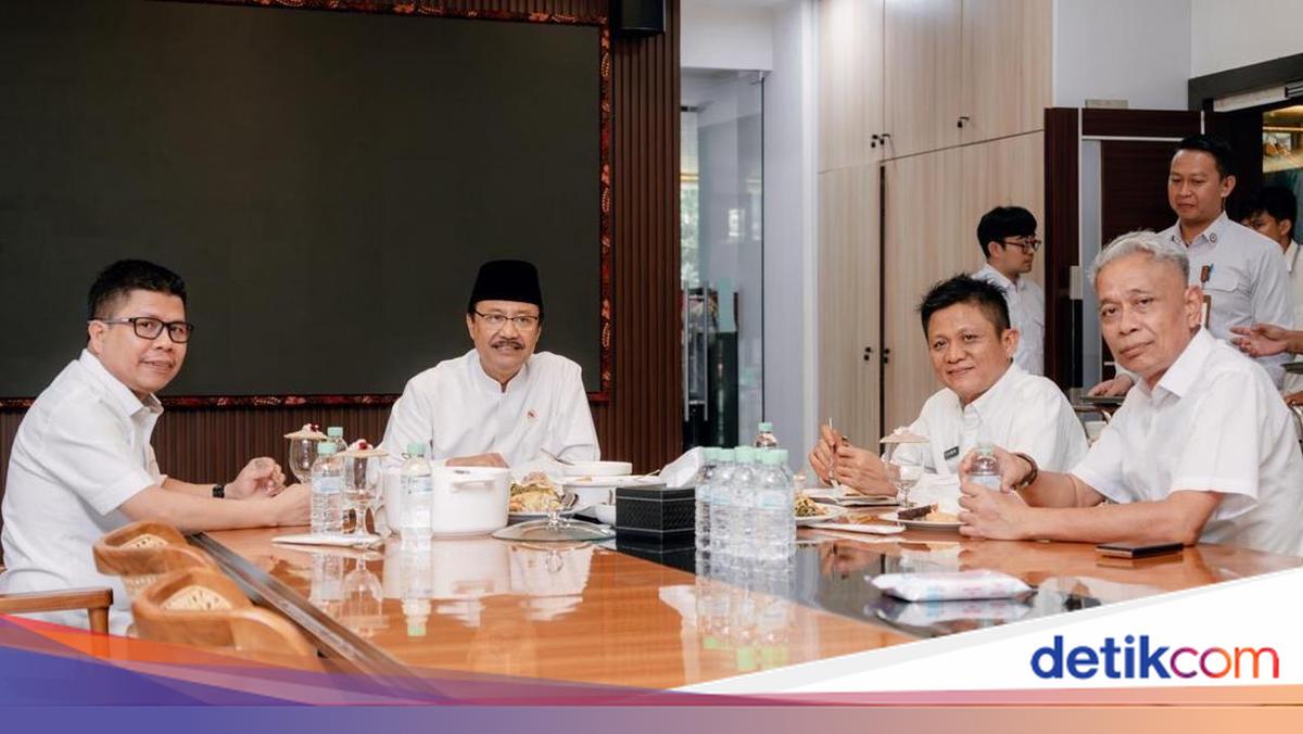 Social Minister Oversees Construction of People's Schools in East OKU and Sambas