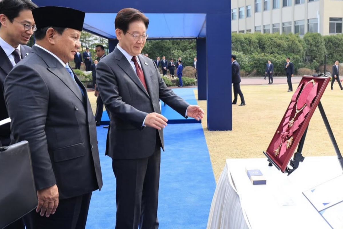 President Prabowo receives South Korea's highest honorary award