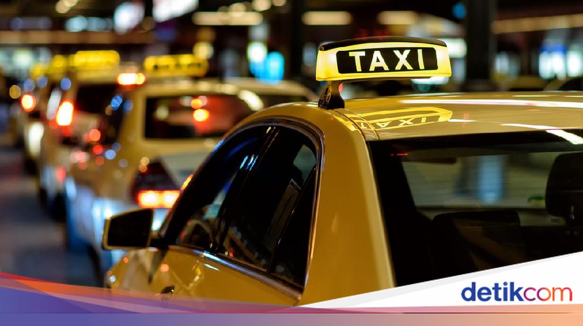 The Issue Behind Jakarta-Plated Taxis Being Fined for Seeking Passengers in Bogor