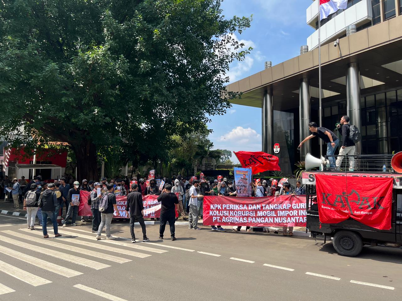 KPK Urged to Investigate Import of Operational Vehicles for KDMP