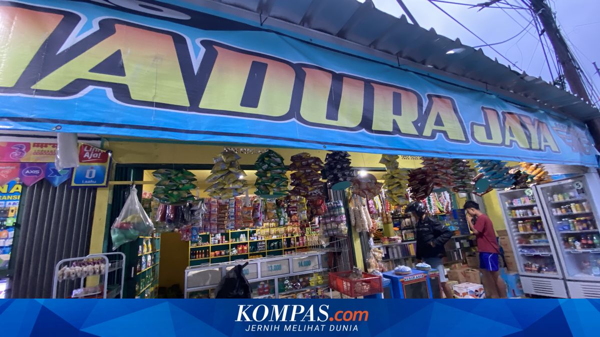 Story of Husband and Wife Alternating Shifts to Keep Their Madura Stall Open 24 Hours