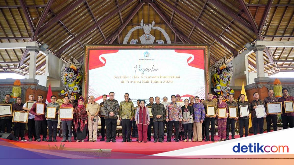 PAUD Mother Dayu Surya Receives Intellectual Property Certificate