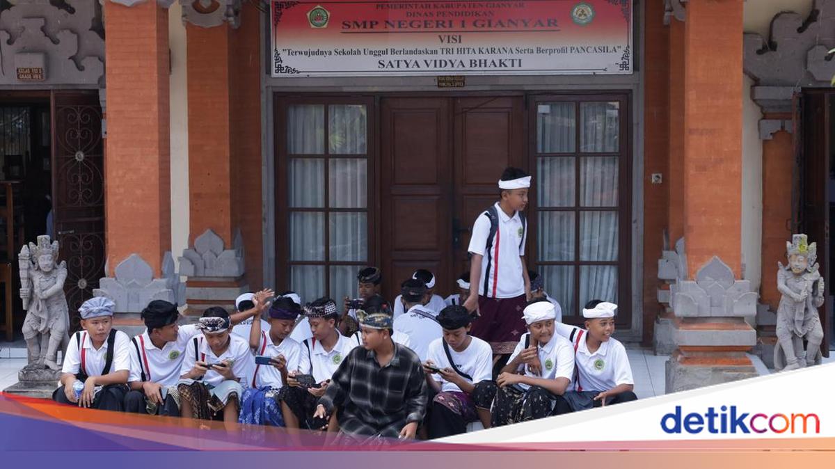 Junior High Students in Gianyar Frequently Asked to Upload Homework to Social Media