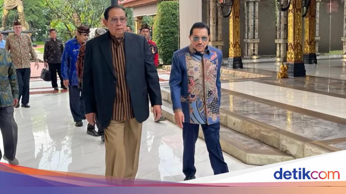 SBY Remembers the Time When Hendropriyono Was His Mentor
