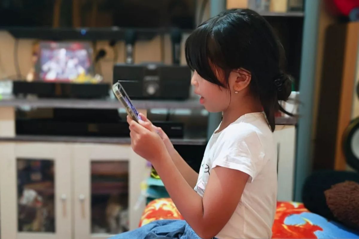 Schools in Bengkayang welcome social media restrictions for children