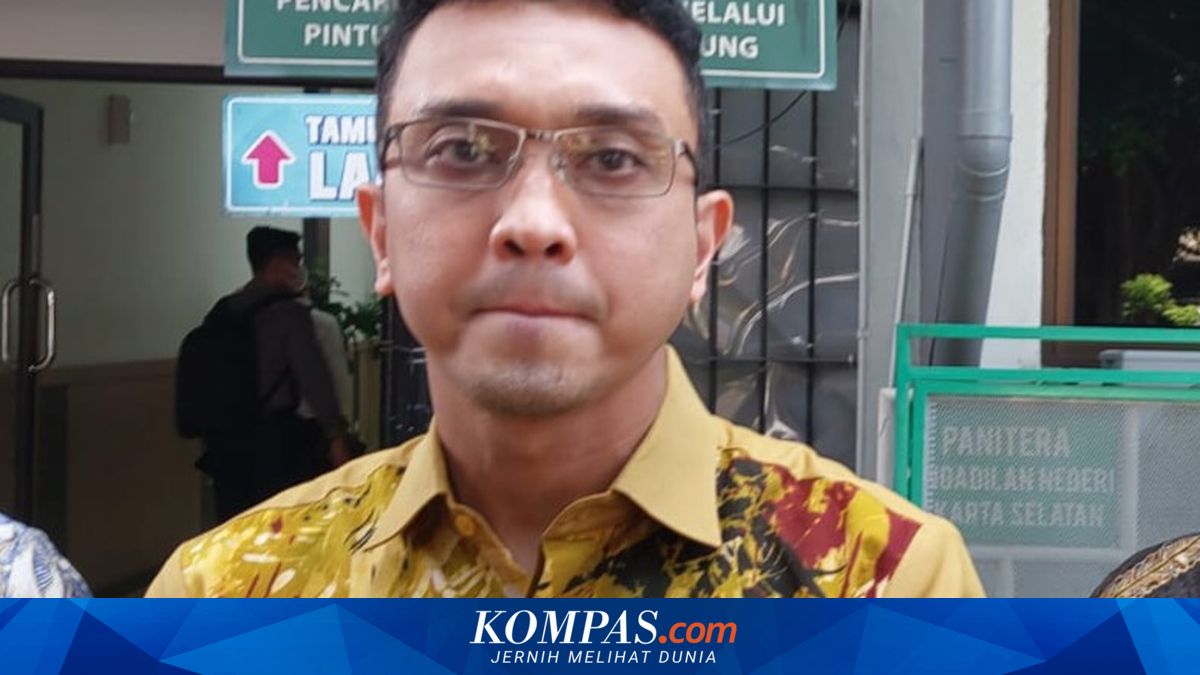 Police to Question Aiman Witjaksono Today Regarding Jokowi's Diploma Case