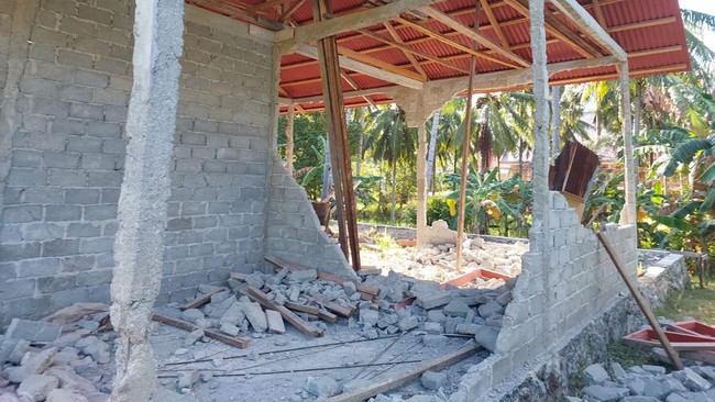 Governor Reveals Earthquake Effects in North Sulawesi: Sports Hall Damaged - 2 Dead