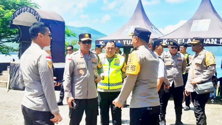 Thousands of Pilgrims Flock to Larantuka, NTT Police Chief Ensures Maximum Security