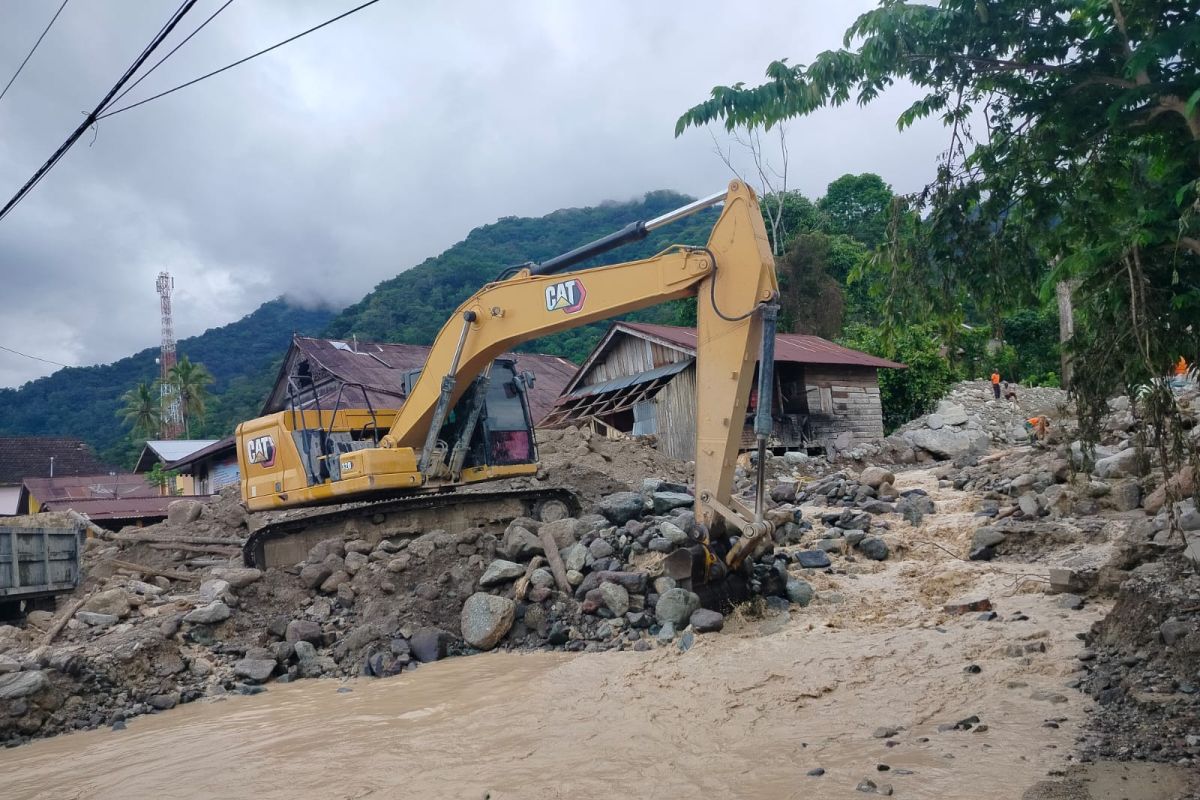 BPBD: 100 Flood-Displaced Households in Agam Have Returned Home on Thursday