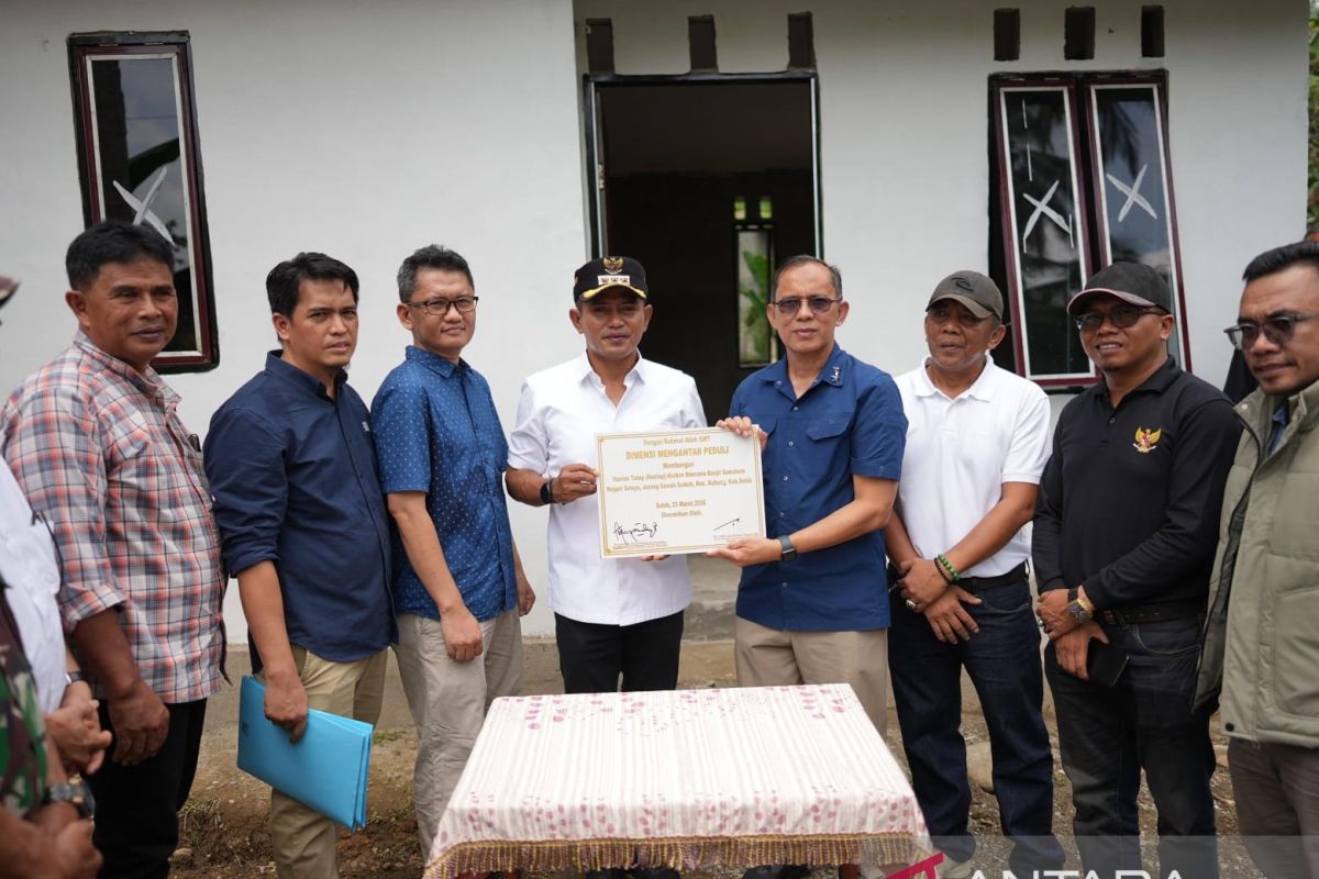 Solok Regency hands over six permanent housing units to victims of hydro-meteorological disaster