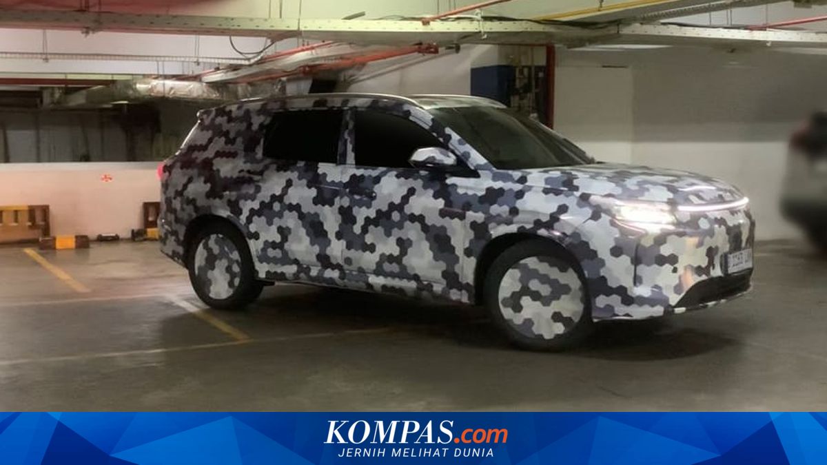 New DFSK Electric Car Spotted on Camera, Suspected to be DFSK E5 Plus