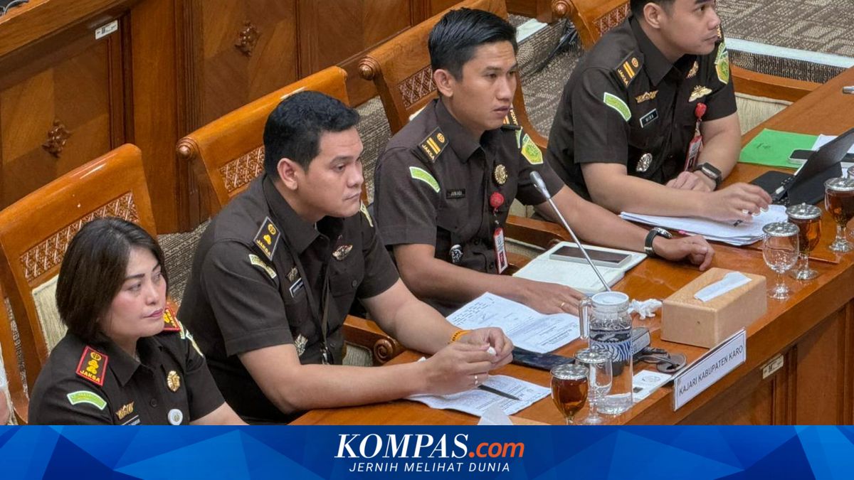 Appearance of Prosecutor Wira Arizona and Colleagues as They Meet Amsal Sitepu at the DPR