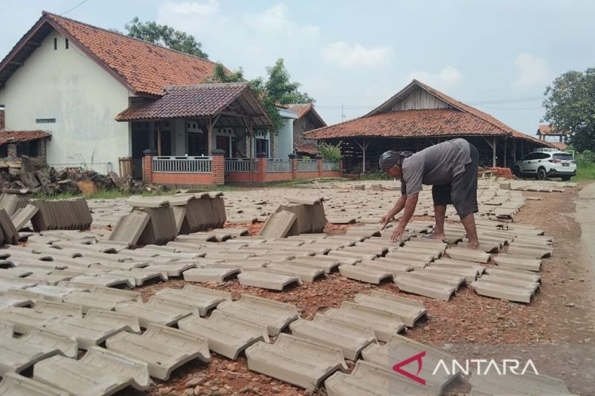 Economist confident that Roof Tiling Programme will boost growth, prioritising poor areas