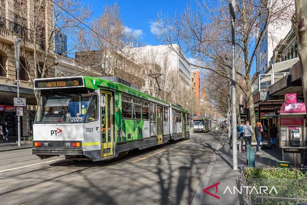 Australian Residents Urged to Use Public Transport Amid Energy Crisis