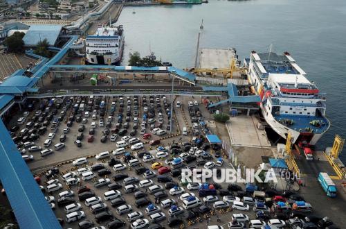 Association Demands Improvements to Reduce Ship Queues at Merak Crossing