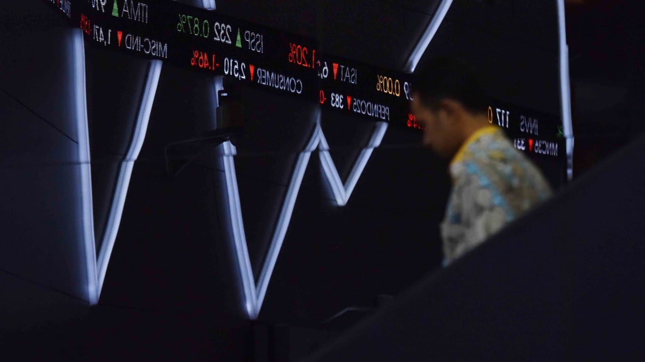 JCI Plunges Over 2 Percent, Materials Sector in Slump