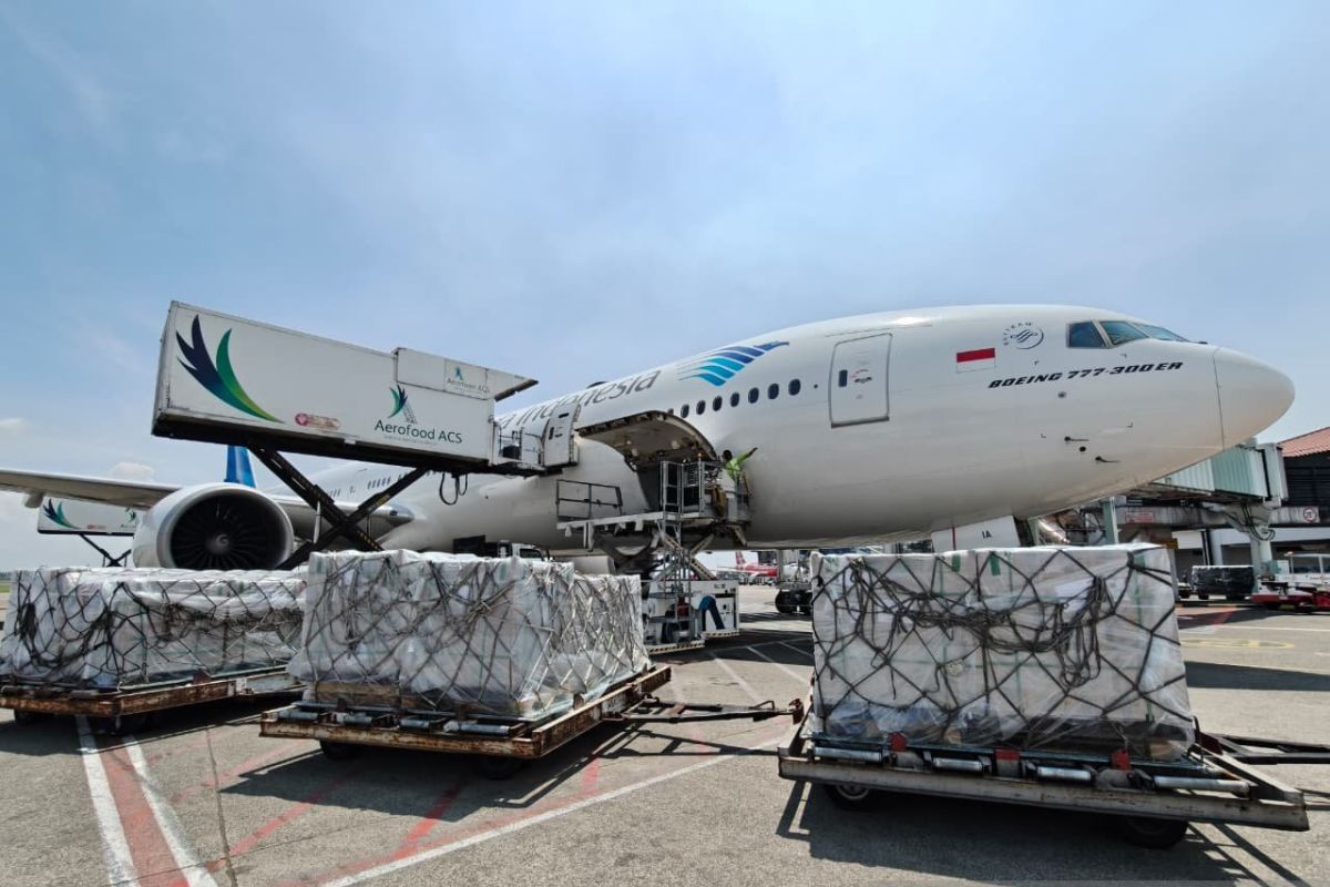 Garuda Indonesia sends 15 tonnes of food for hajj needs in Jeddah