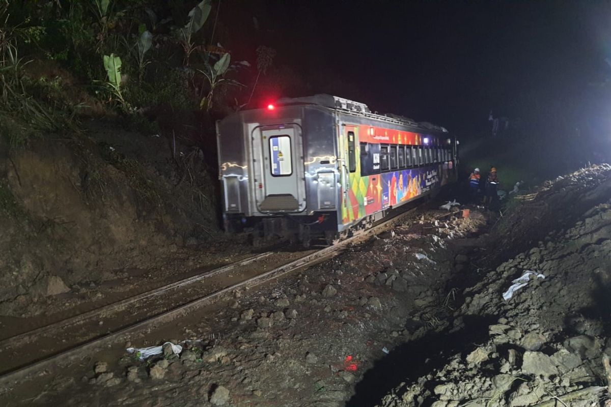 Maswati-Sasaksaat Railway Line in West Bandung Restored After 12-Hour Paralysis