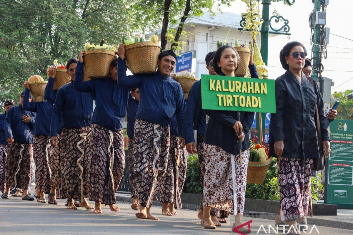 Tens of Thousands of Village Officials Join Mangayubagya Procession for 80th Birthday of Sri Sultan HB X