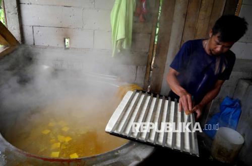 Soybean Prices Rise, Tofu Producers in Serang Forced to Increase Prices