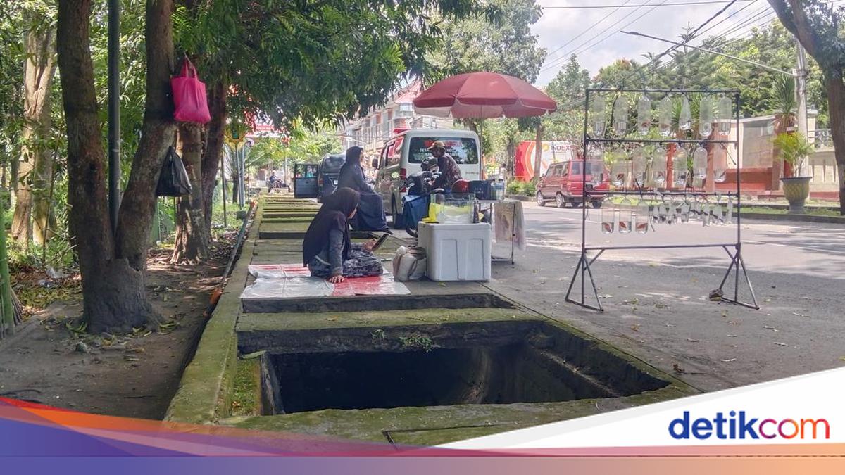 Residents Complain About Fragile Sidewalk in Selong Urban Forest, Unrepaired for Years
