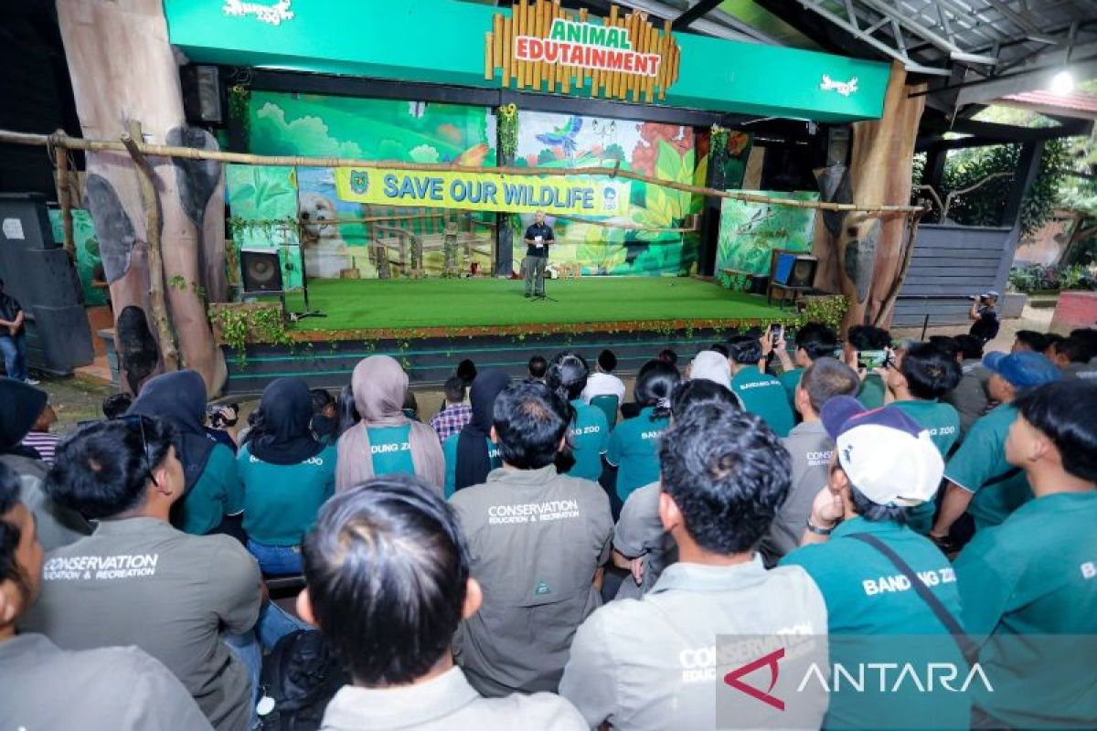 Bandung City Government Contracts Bandung Zoo Employees Under Expert Staff Scheme