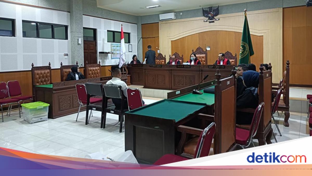 Judge Rejects Objections from 3 NTB DPRD Members in 'Phantom Money' Gratuity Case