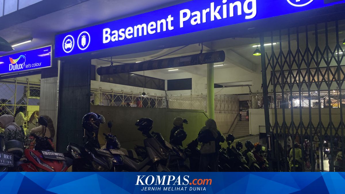 Illegal Parking Attendants in Blok M Force Visitors to Pay Extra Despite Official Parking Availability