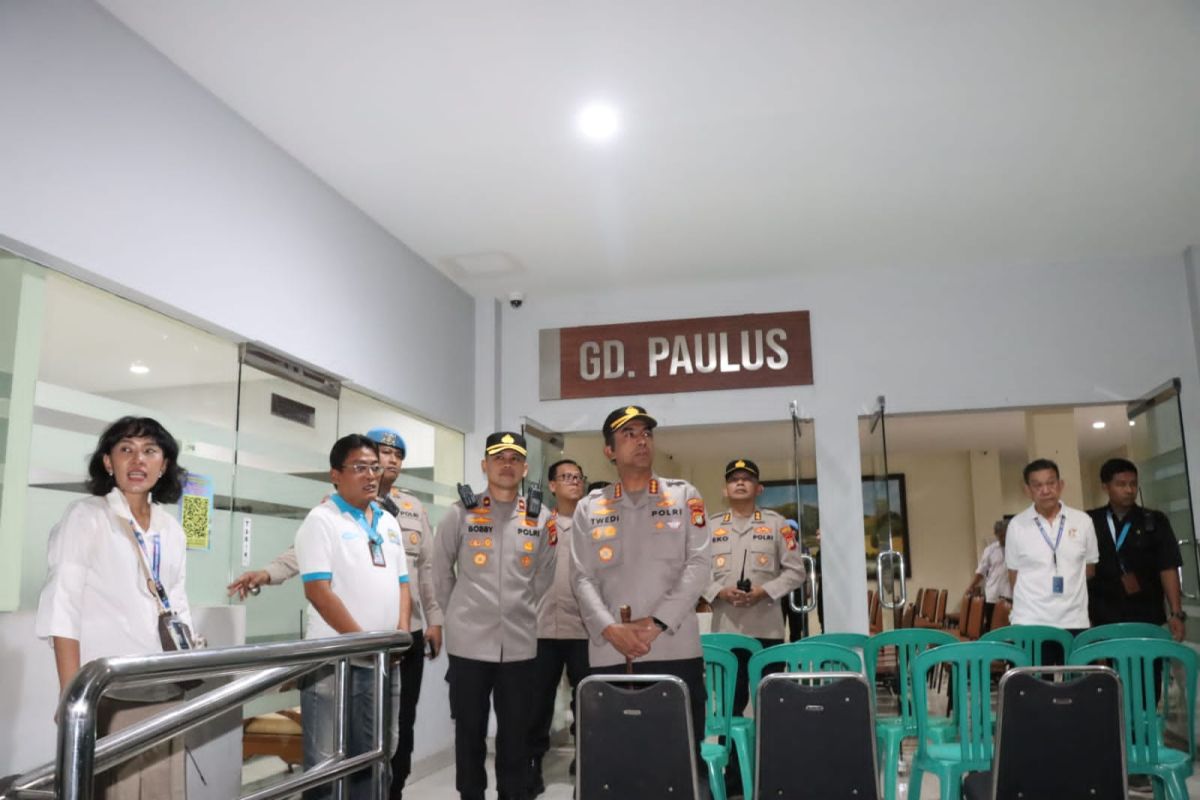 West Jakarta Police Ensure Safe Maundy Thursday Masses at 33 Churches