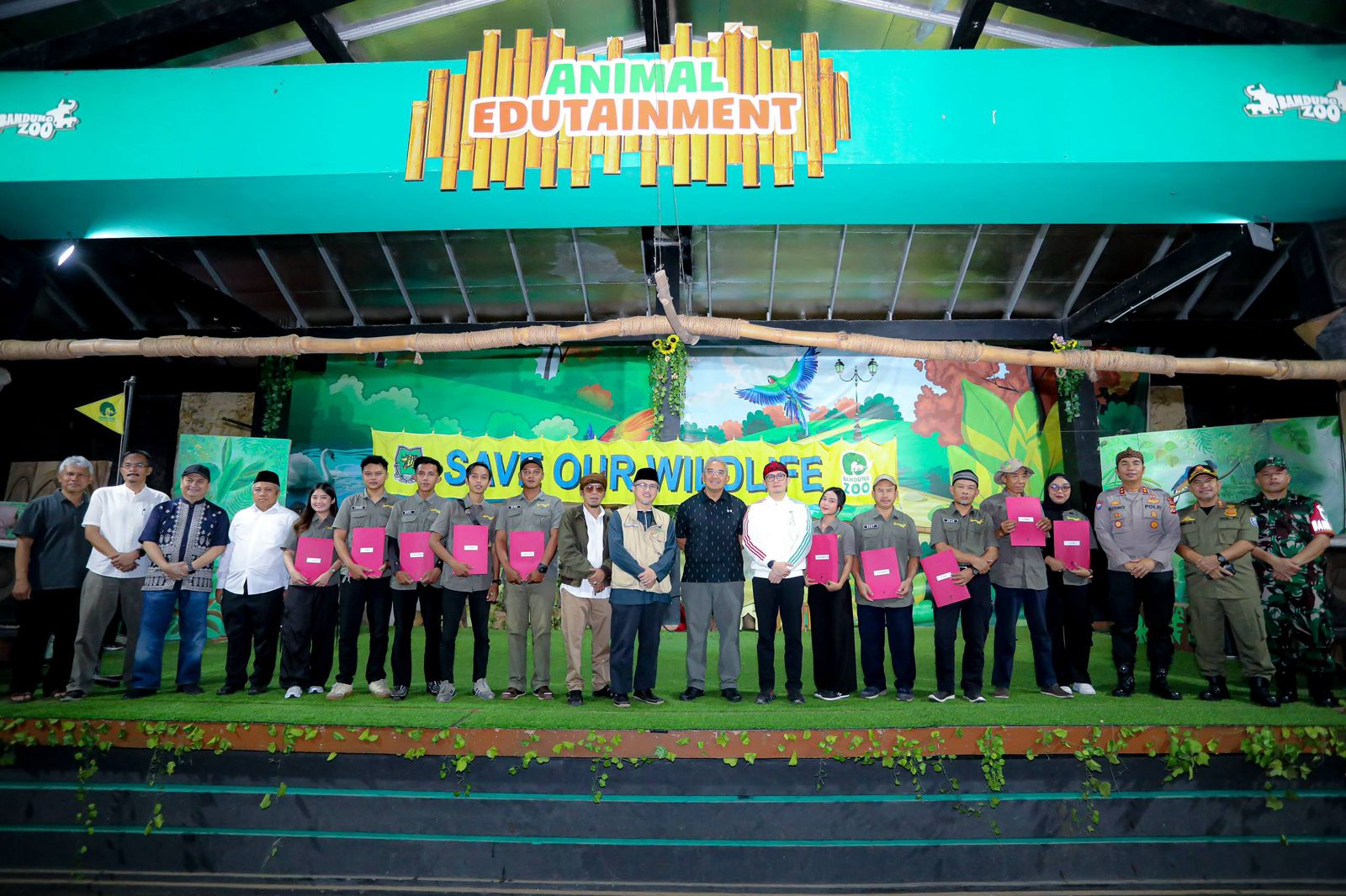 Bandung City Government Contracts 121 Bandung Zoo Workers, Salaries Guaranteed During Transition Period