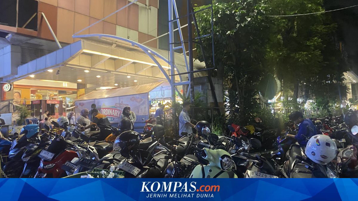 Illegal Parking in Blok M Causes Losses, Visitors Demand Non-Stop Enforcement