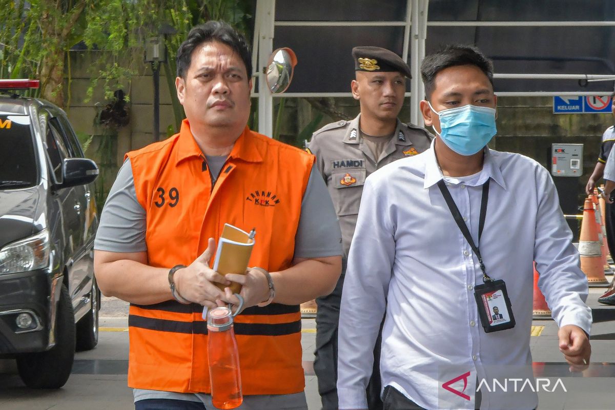 KPK entrusts seized vehicle from former HSU Prosecutor to Tolitoli Regency Government