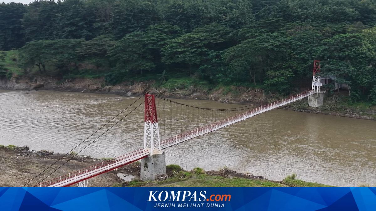 Bantaragung Hanging Bridge in Pemalang Operational Again After Flood Damage