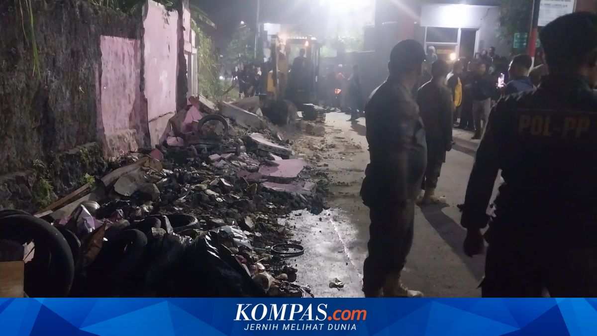 Bogor City Government Demolishes 14 Illegal Structures on Drainage