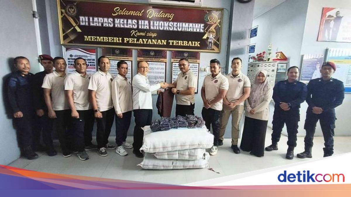 10,000 Hijabs Ordered by Menimipas from Cirebon Prison Workshop Sent to Aceh