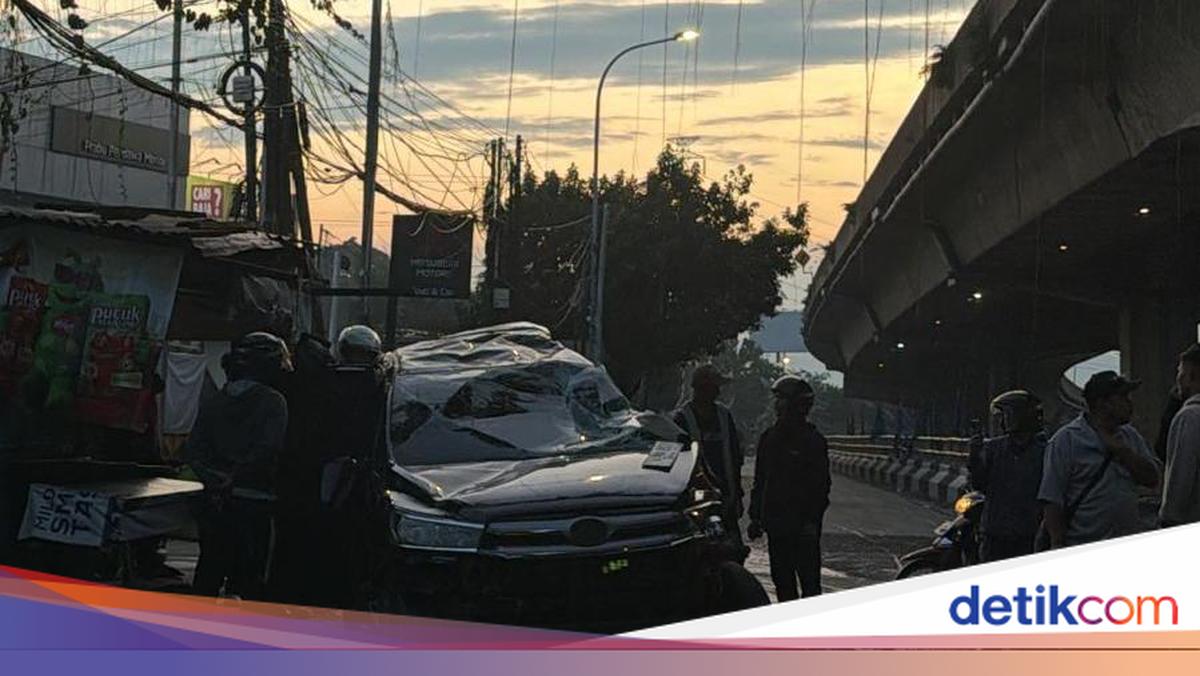 KAI Demands Compensation from Driver Whose Car Was Hit by Train in Bogor