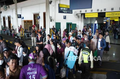 Long-Distance Train Occupancy Reaches 118 Percent During 2026 Eid Transport Period