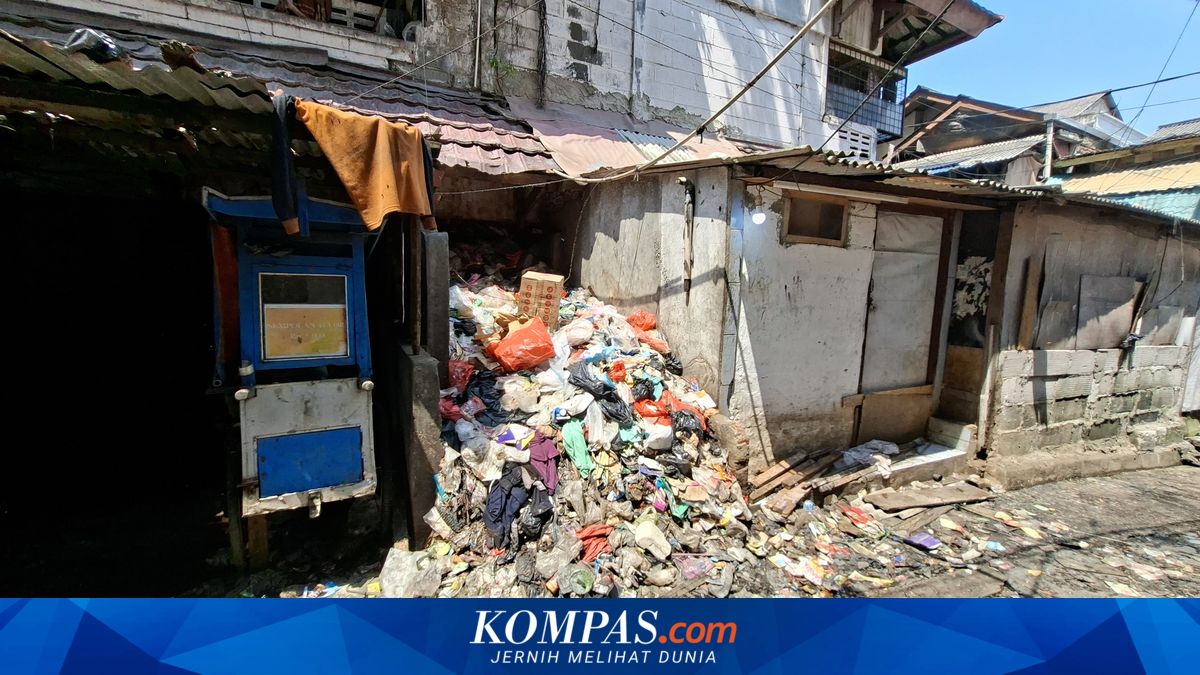 Try Mr Pramono Spending Just One Day Sleeping Here, He Definitely Wouldn't Last