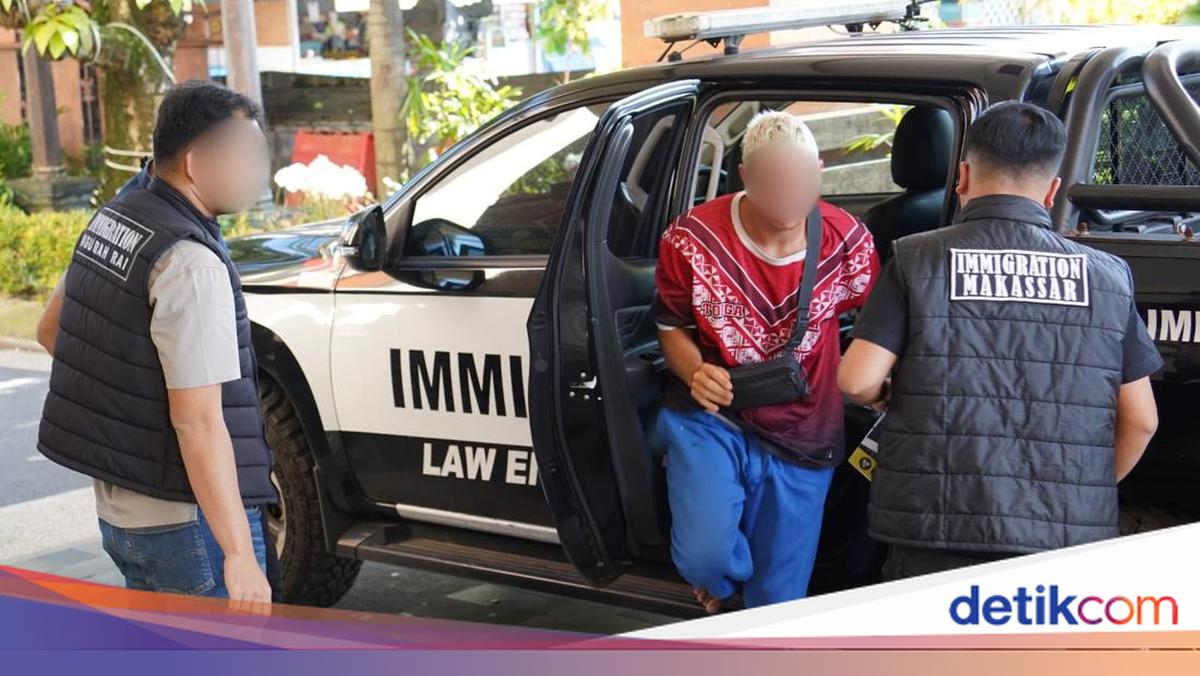 Deported from Bali After Attempting to Flee to Malaysia, Foreigner Jumps into Sea on Motorbike!