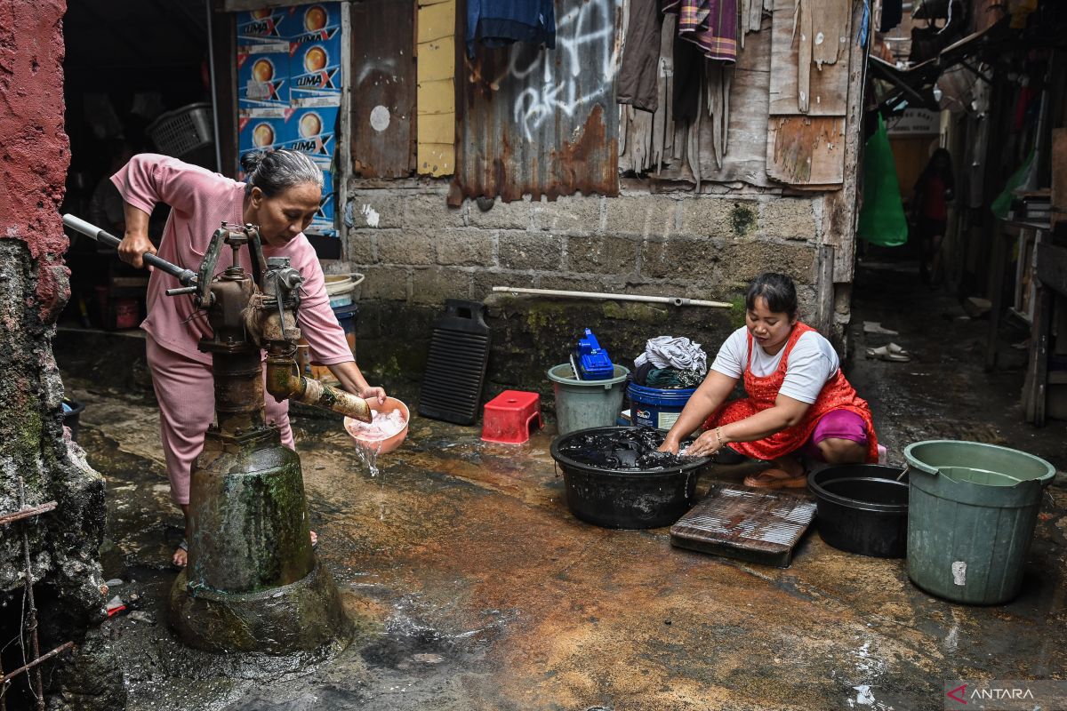 Activists urge residents to stop using groundwater to prevent Jakarta from "sinking"