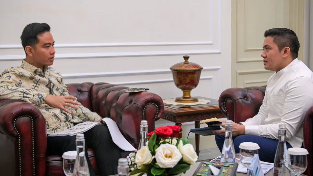 Cabinet Secretary Teddy Meets Gibran at Vice Presidential Palace, Discusses Indonesian Situation