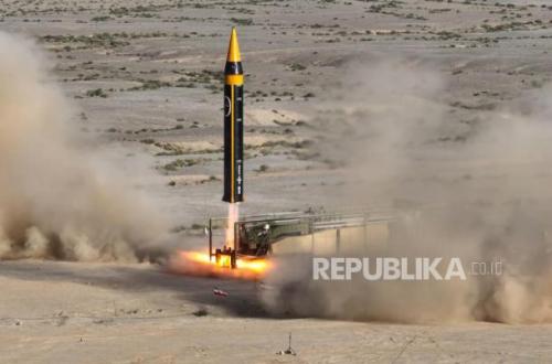 Bridge Destroyed, Iran 'Strikes' F-16 Base and US Amphibious Ships