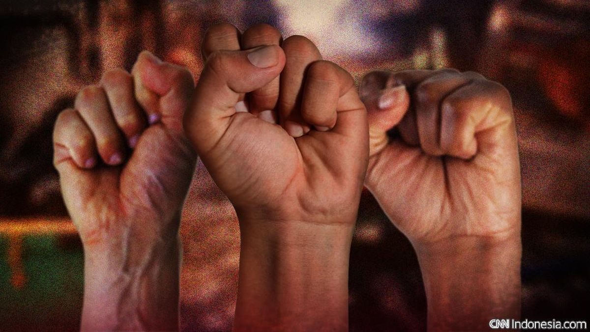 Viral Video Shows Police and Military Personnel Assaulting Cafe Visitor in North Toraja
