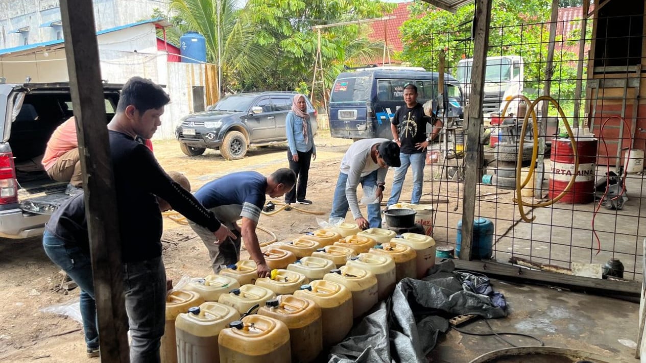 Riau Police Uncover Subsidised Diesel Mafia, Thousands of Litres Seized from Land to Waterways