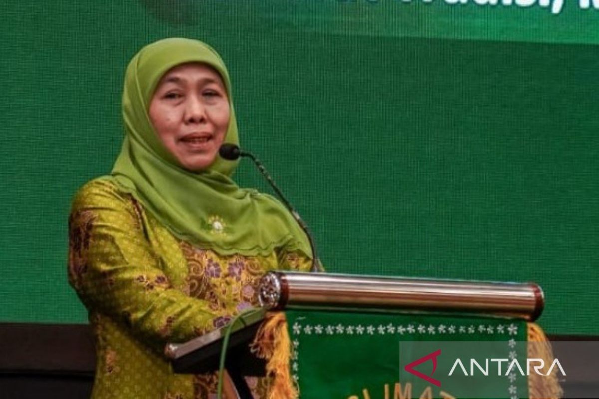 Khofifah urges NU Muslimat in NTB to help prevent child marriage