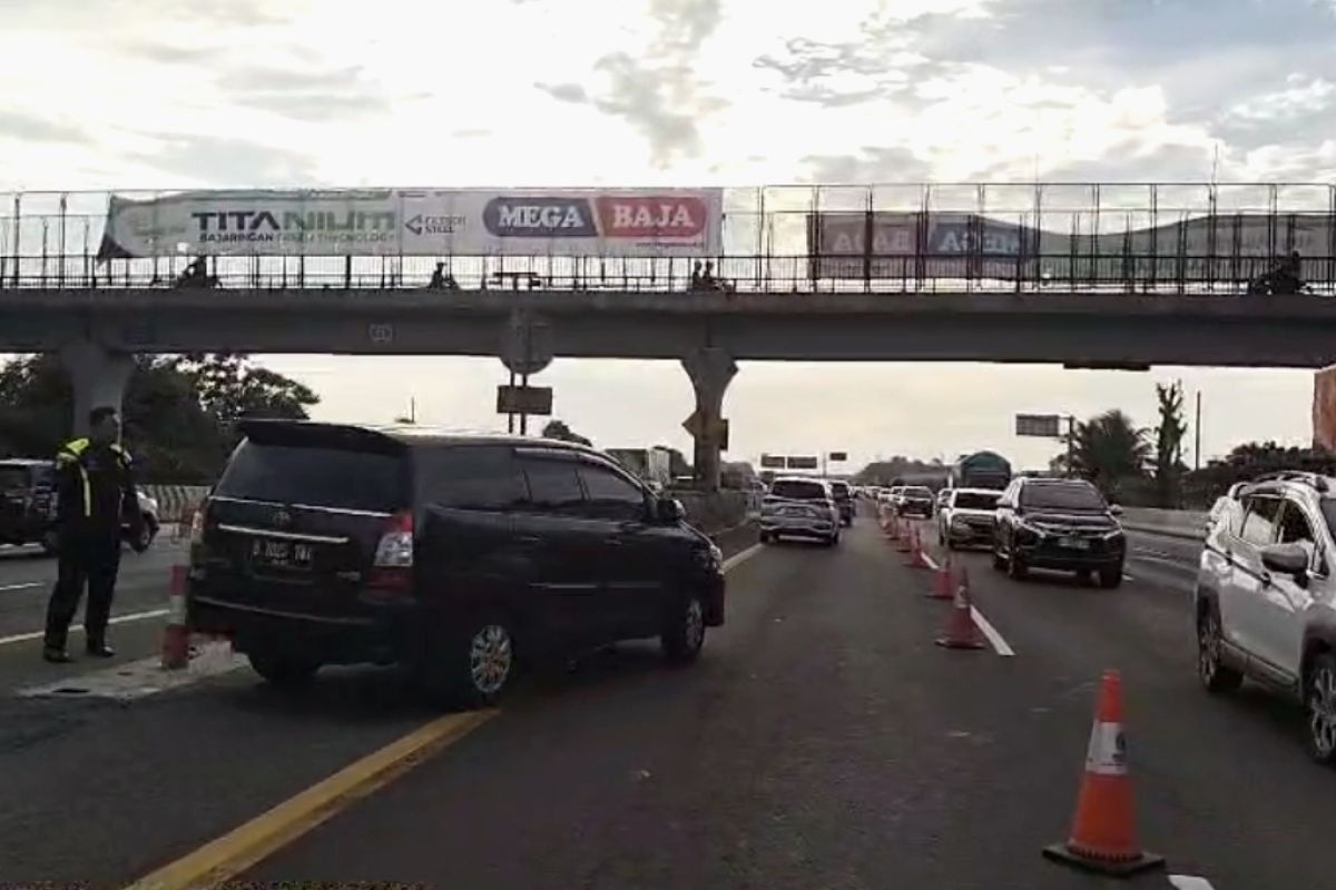 Jakarta-Cikampek Toll Road Implements Contraflow Towards Jakarta